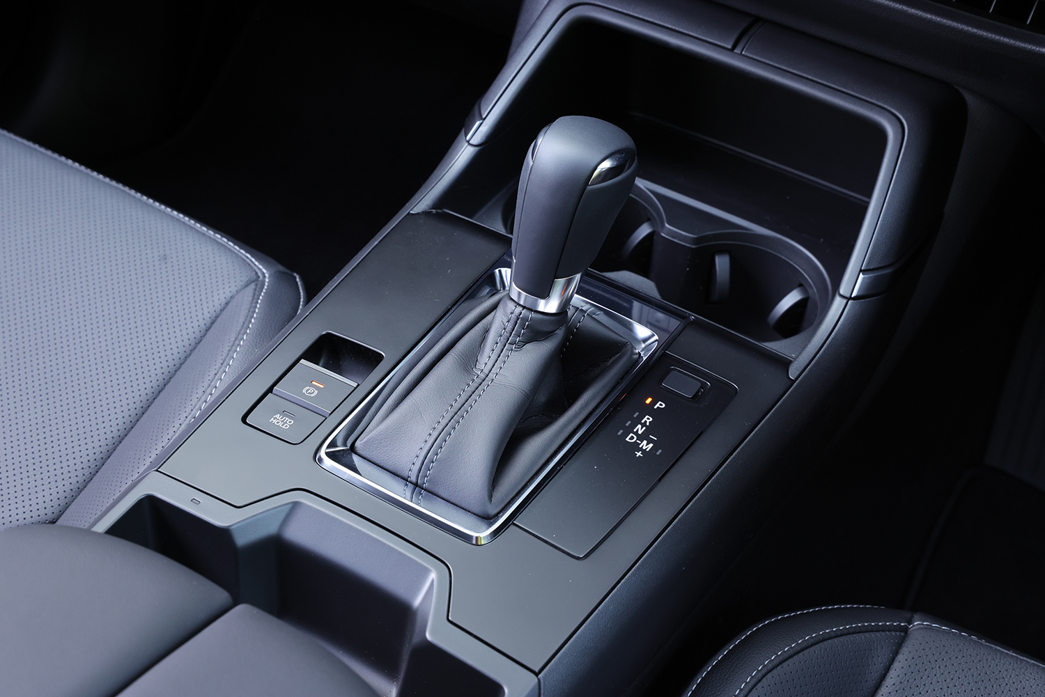 新型CX-5のシフトノブ 〜 画像33