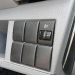 【画像】クルマを買って10年……１度も触ったことなかったなんて人も多数！　運転席付近にある「謎の数字の書かれたダイヤル」って何に使う？ 〜 画像1