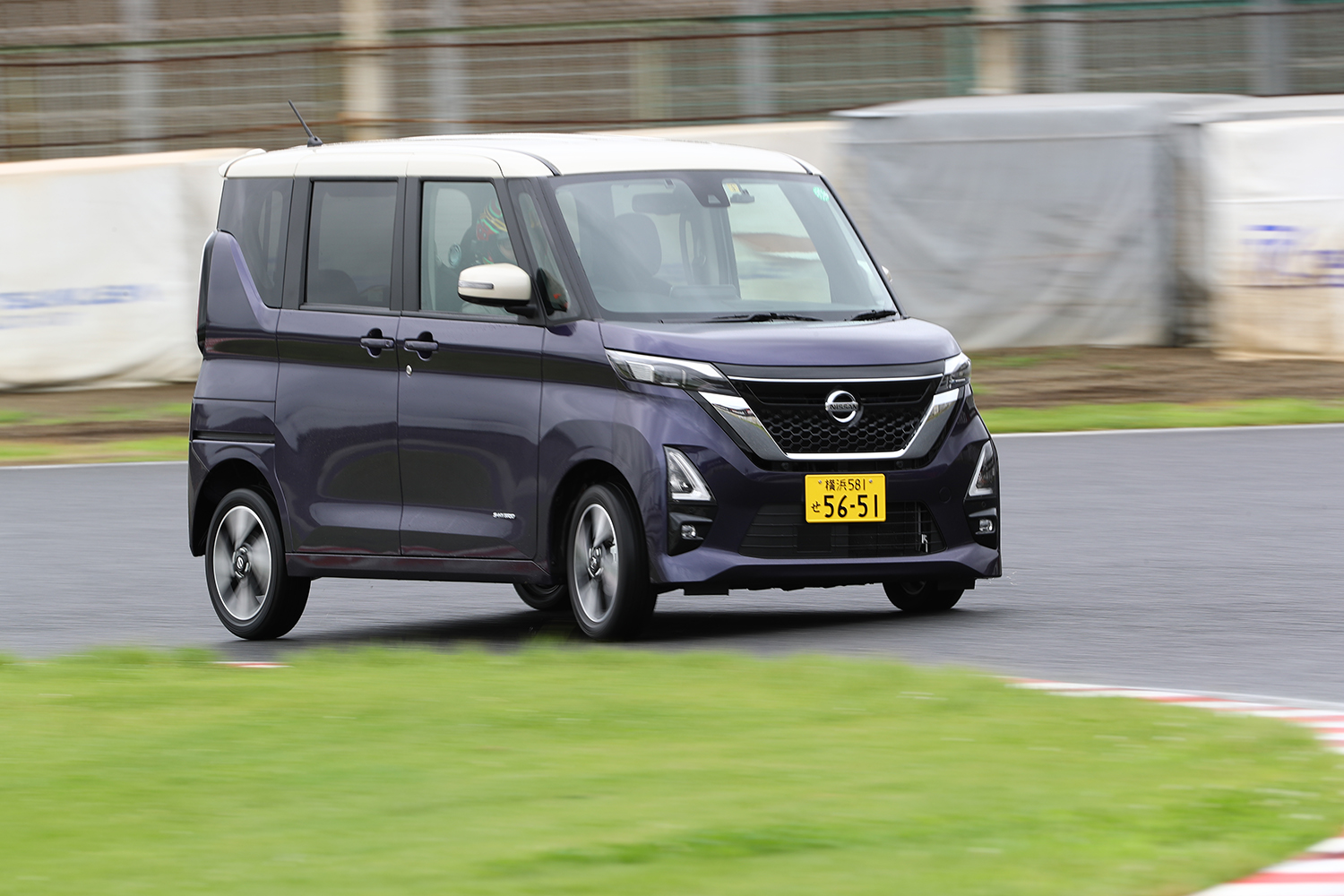 スーパーハイト系の軽自動車のイメージ
