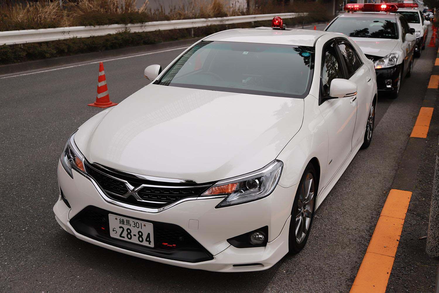 トヨタ・マークX＋Mの覆面車両