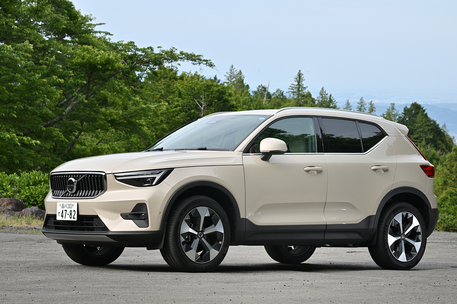 ボルボ XC40 ウルトラB4 AWD