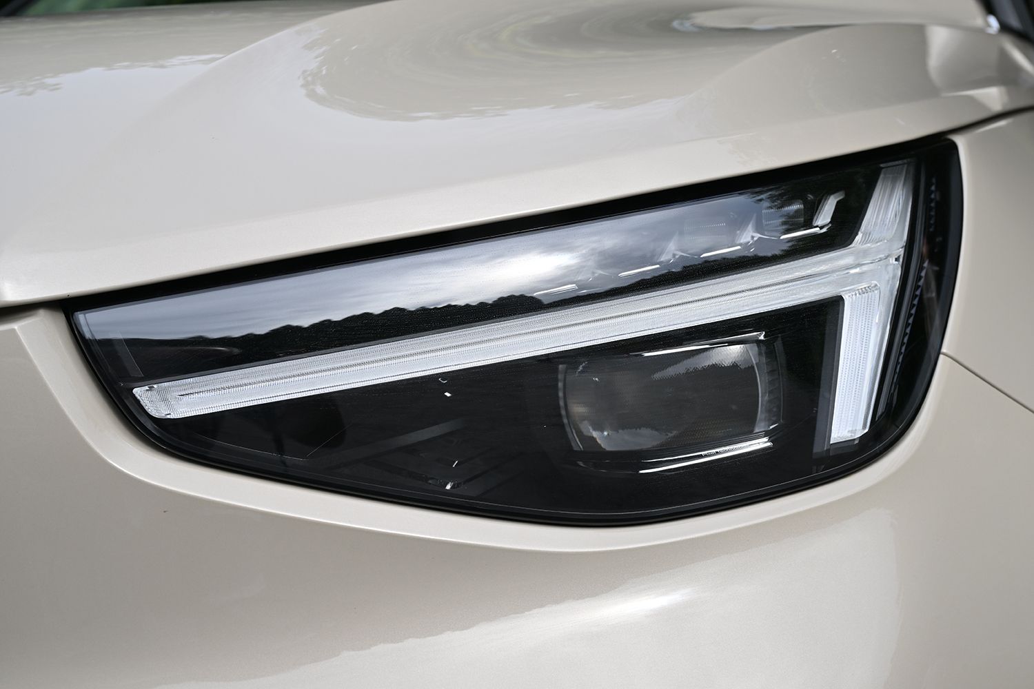 ボルボ XC40 ウルトラB4 AWDのヘッドライト 〜 画像45