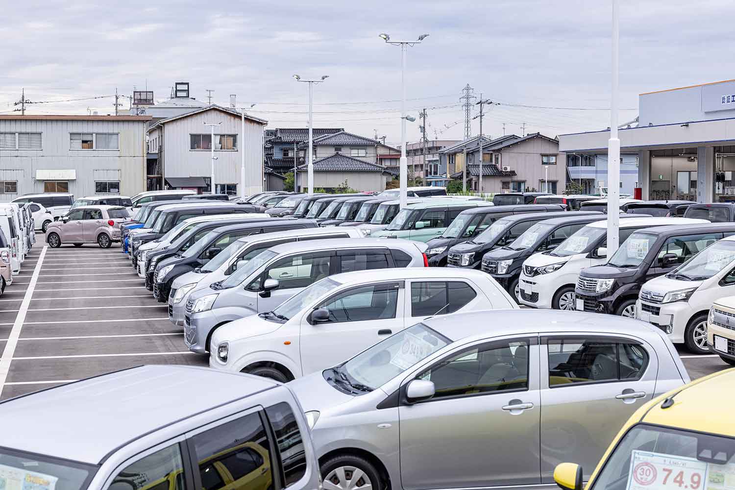 中古車売り場のイメージ