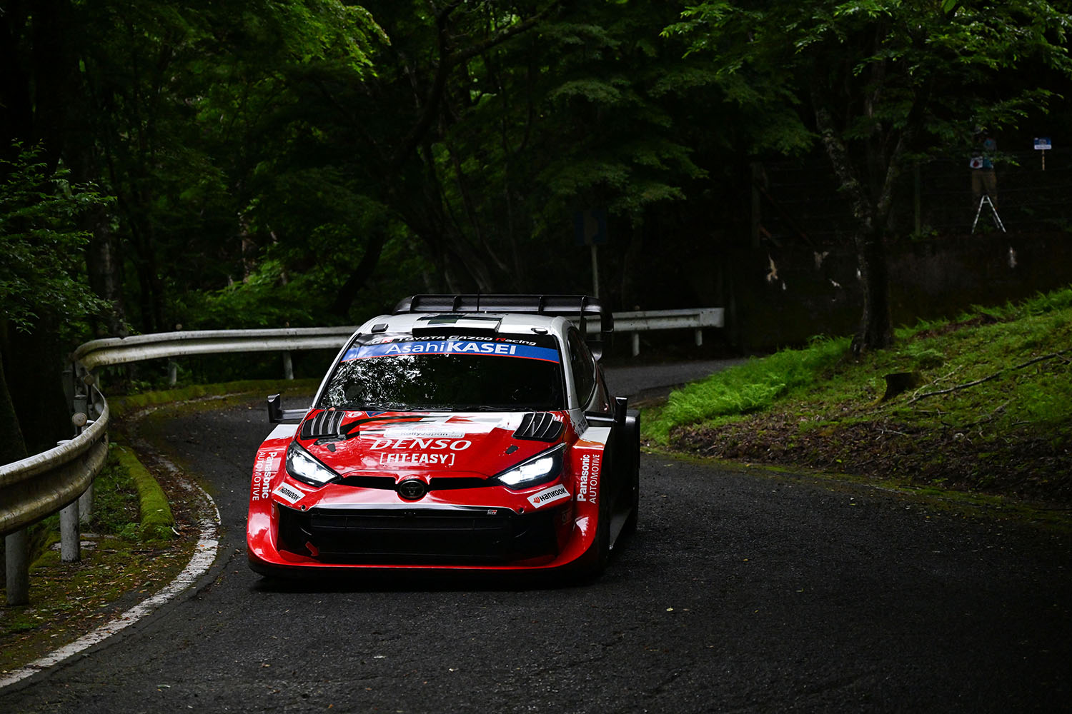 WRC 第7戦「フォーラムエイト・ラリージャパン」を走るTOYOTA GAZOO RACING WRTでGR Yaris Rally1