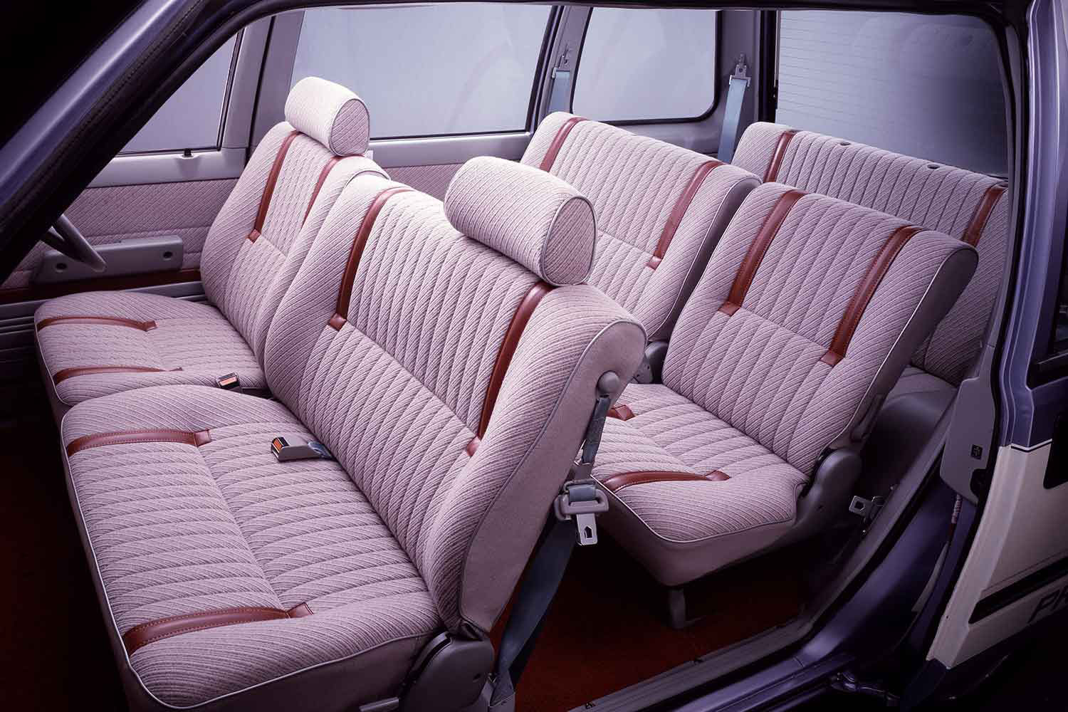 日産 プレーリー（初代）の車内