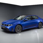 【画像】ノイエクラッセ第３弾とおぼしき新型BMW X5をPAで目撃！　偽装されているがBEVであることと鋭いヘッドライトは隠しきれず!! 〜 画像8