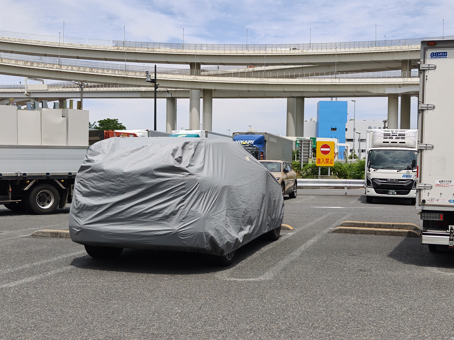 日本の道路でBMWの新型「X５」と思われる謎SUVを激写 〜 画像2