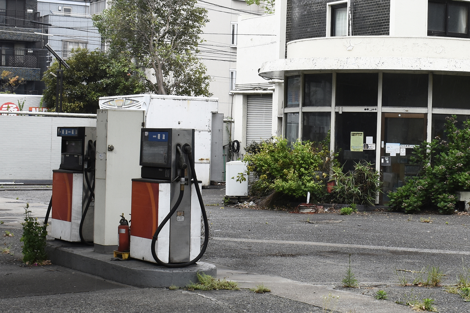 ガソリンスタンドが減り続けるのはコストと技術の進化が影響していた