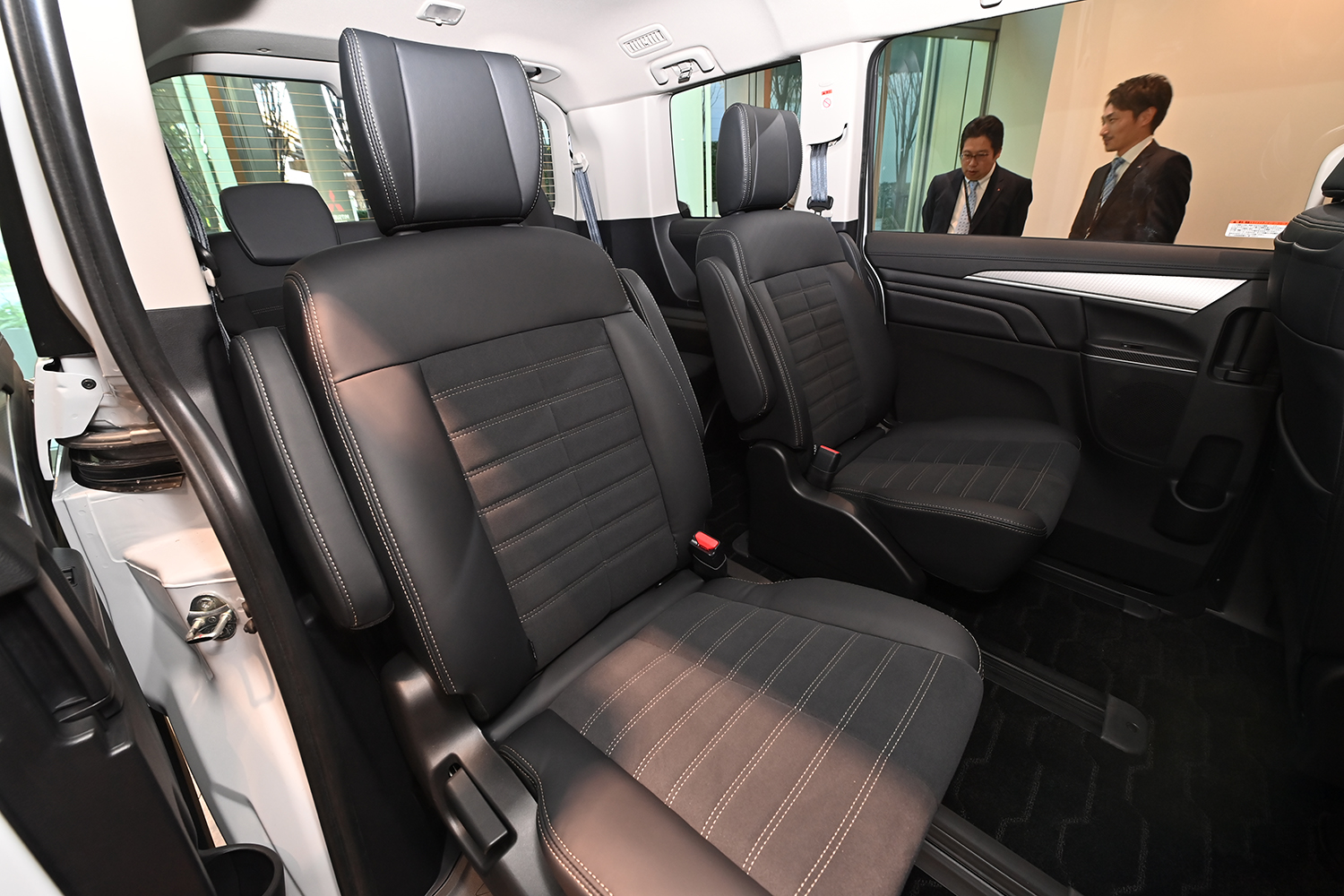 三菱 デリカD:5の車内 〜 画像13