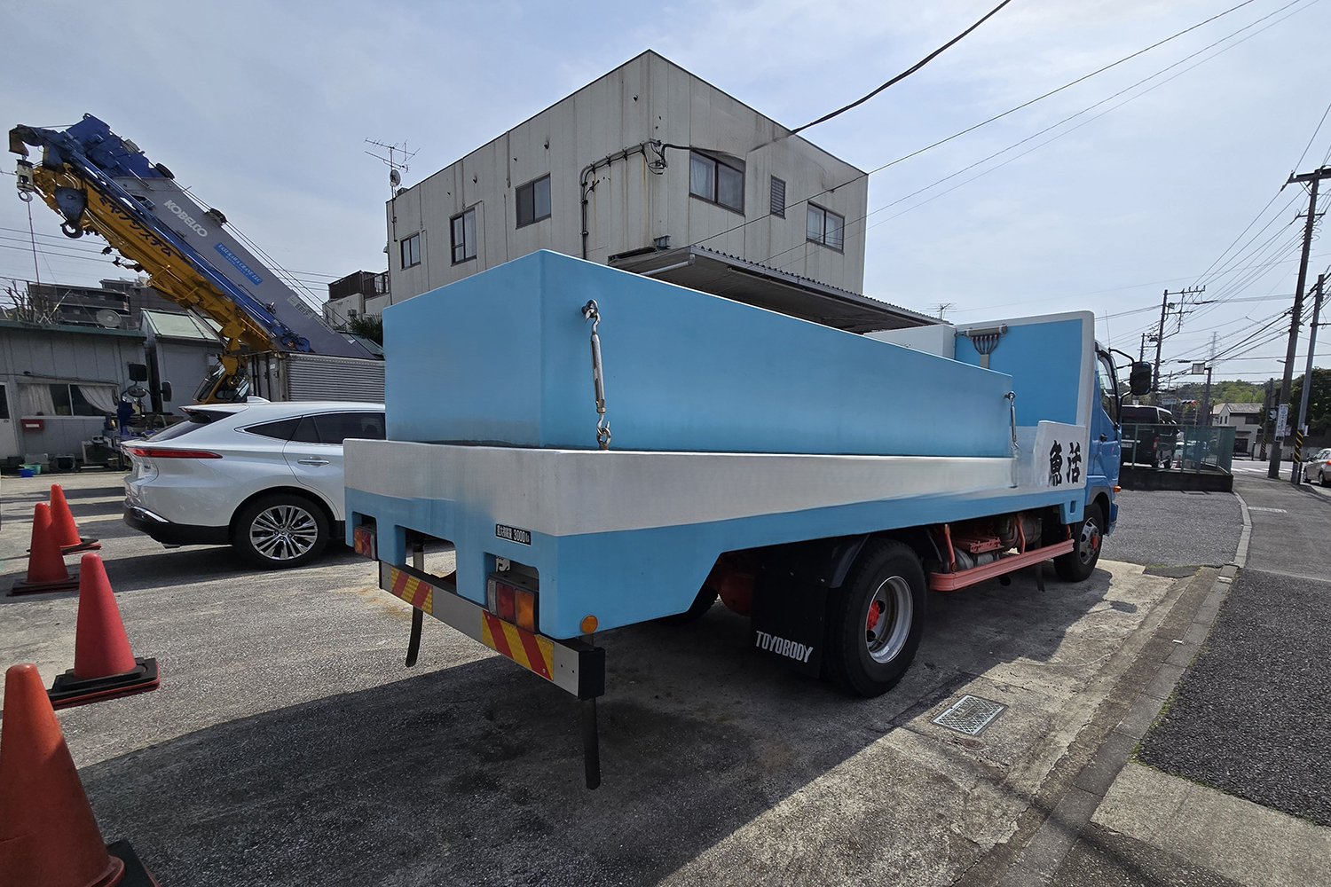 思わず観察したくなるトラックごとで異なる荷台の種類とその中身