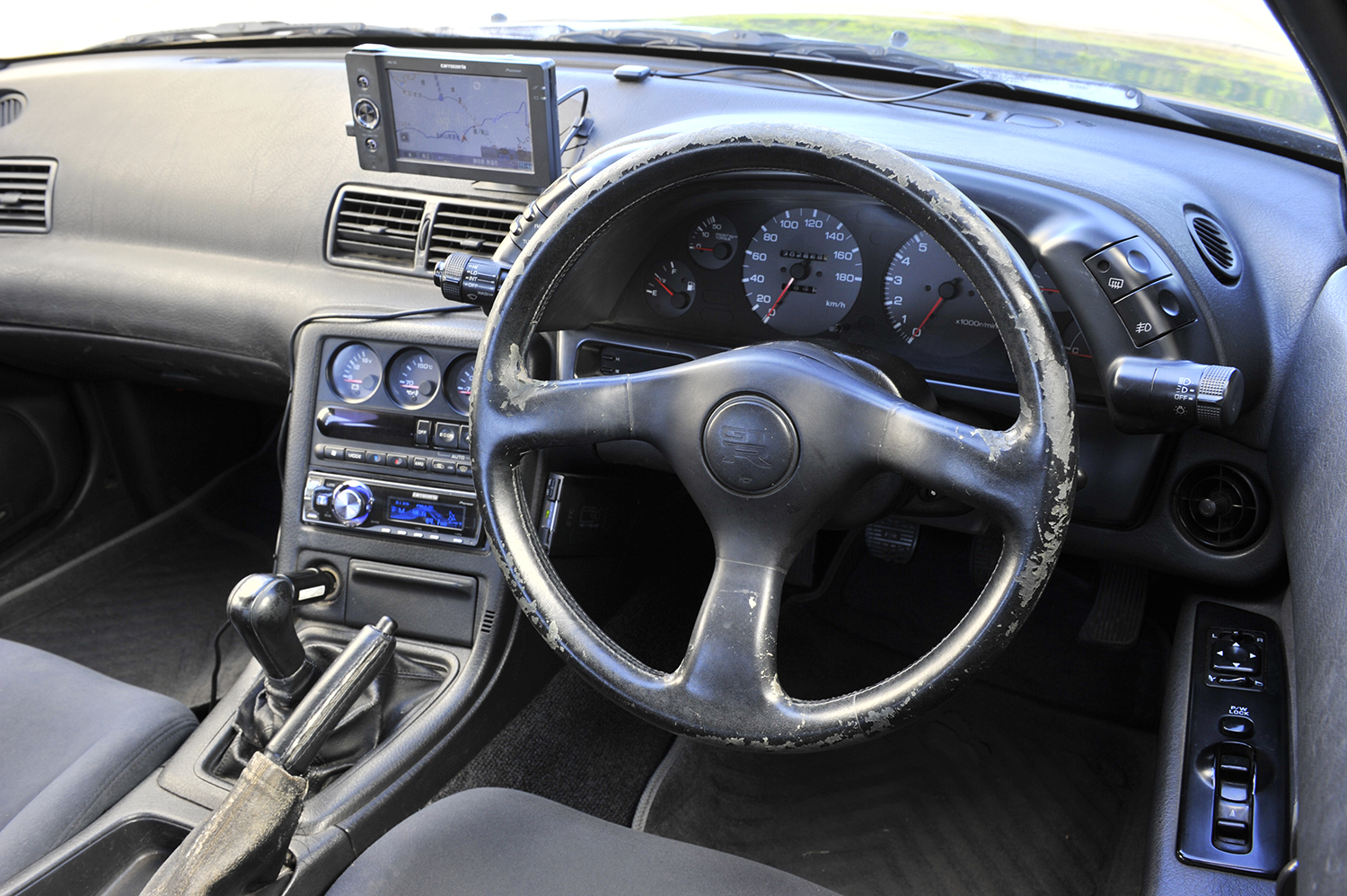 R32とR33に採用されていた純正シートが想像を絶する名品だった 〜 画像1