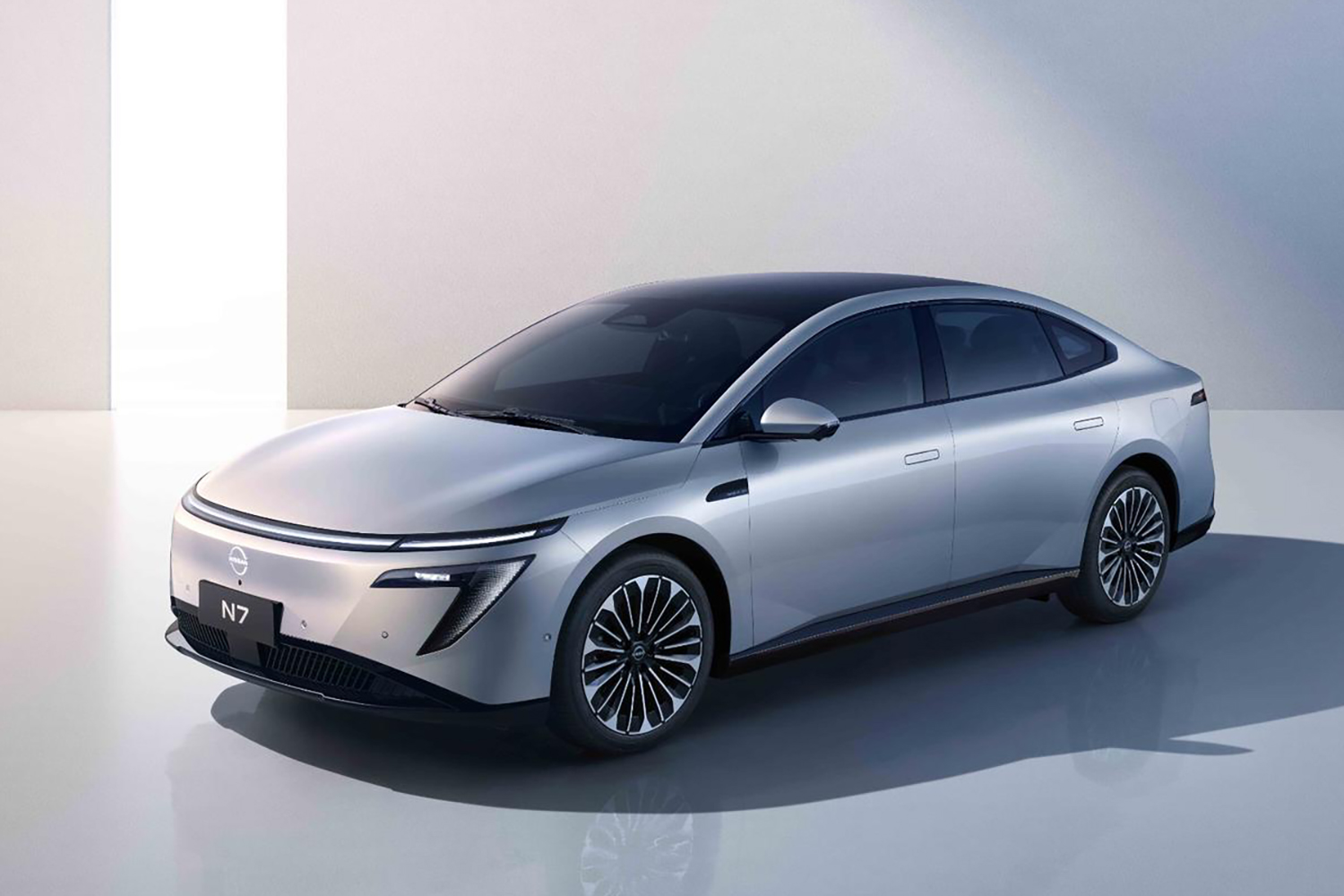 東風日産N7のフロントスタイリング