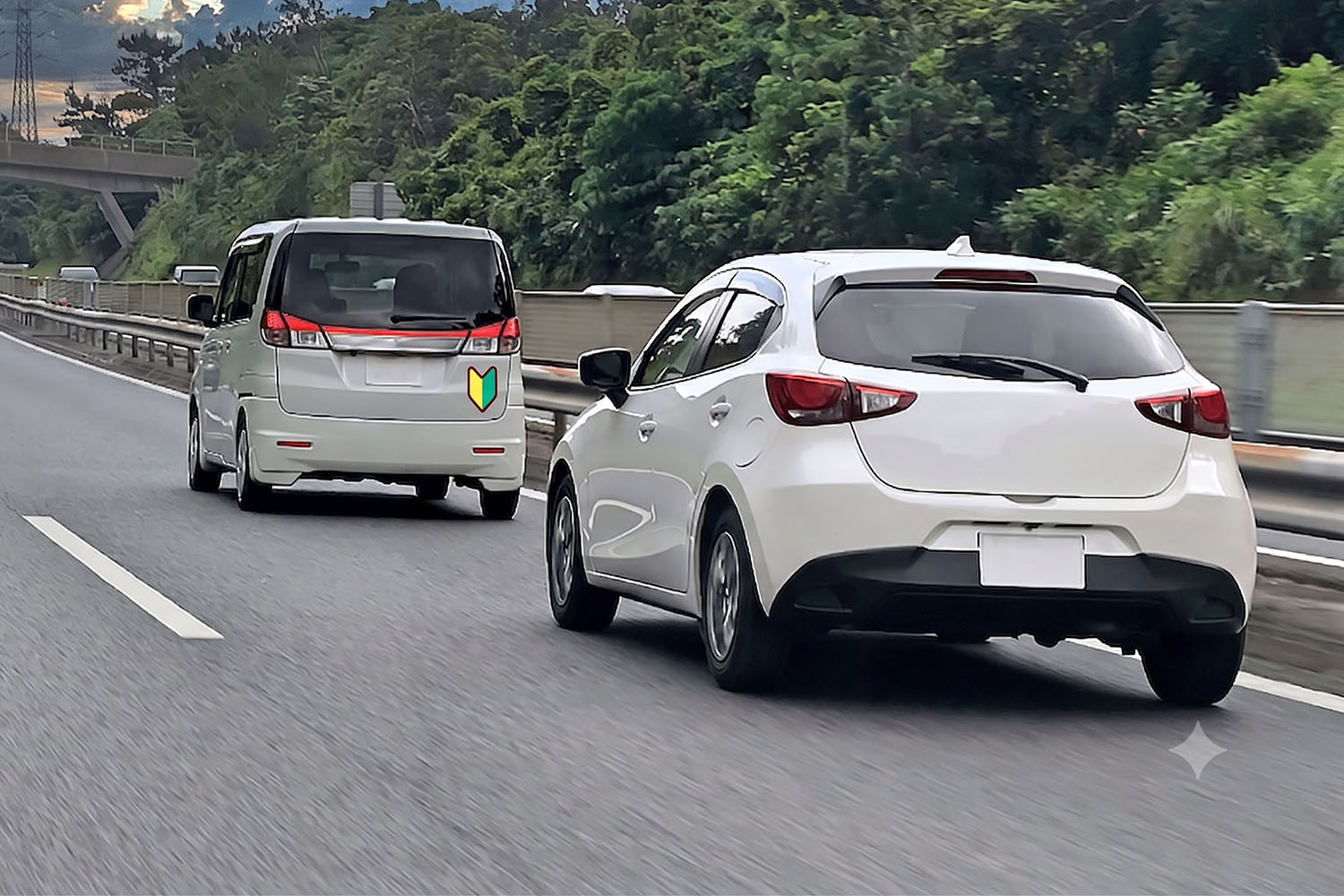 写真車マークのクルマをあおる後続車 〜 画像7