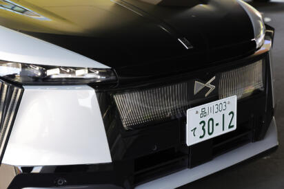 【試乗】世界のどこにもライバル不在の「我が道」っぷり！　これがフランスの高級車「DS N°8」だ!!