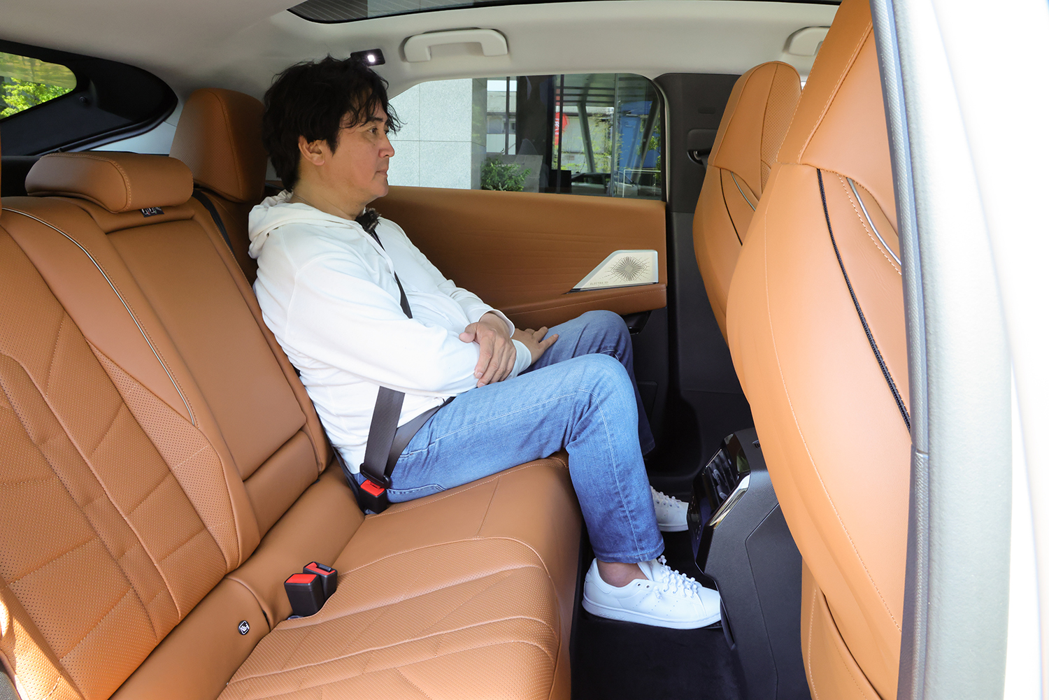 フランス流ラグジュアリーＥＶ「N°8」の魔力に沼った 〜 画像23