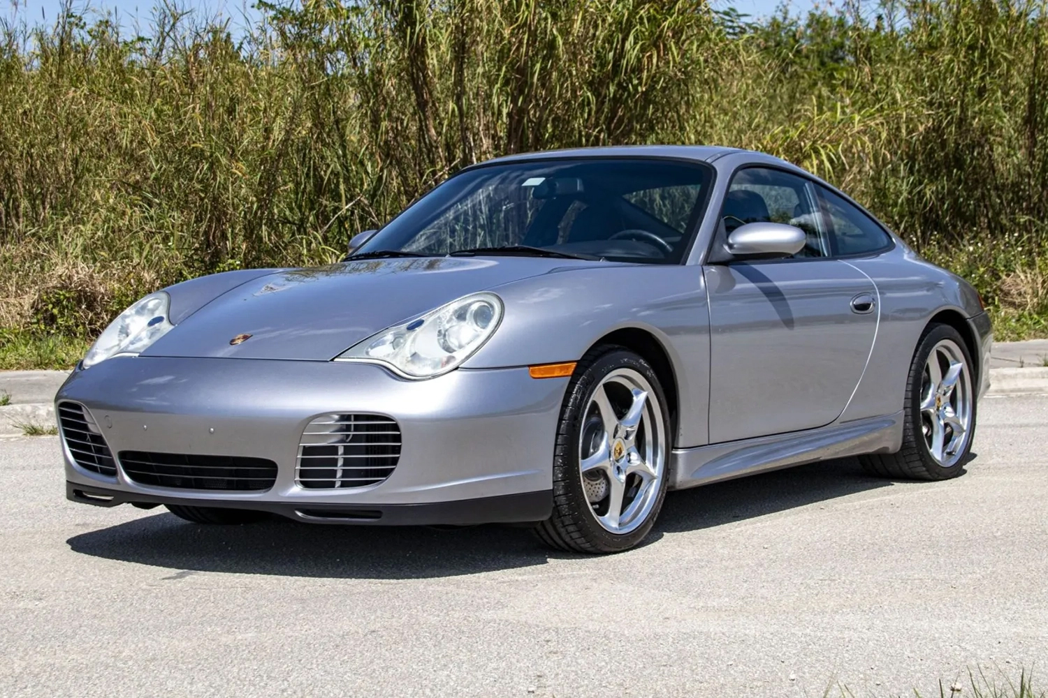 ポルシェ911カレラ40thアニバーサリーのフロントスタイリング