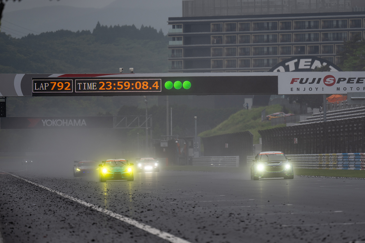 富士24時間レースのゴール直前の豪雨 〜 画像147