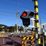 【画像】踏切内でクルマが止まっちゃった……警報が鳴り始めたけどどうればいい!?　パニくる前に知っておくべき踏切のルール 〜 画像3