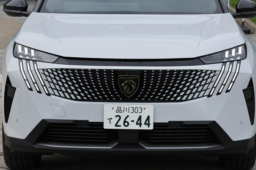 【試乗】ミニバンのファミリー臭が嫌……だったらプジョー5008ってのはどう？　３列シートもばっちり使えるオシャレSUVは走りも上質だった