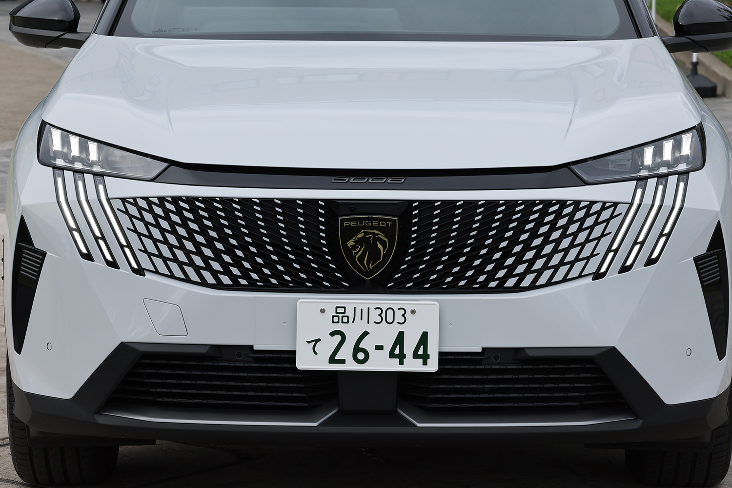 新型プジョー5008はスタイルも実用性も走りも諦めない7人乗りSUVだった