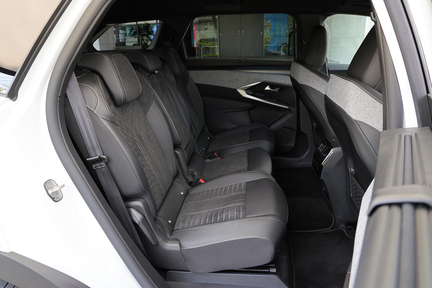 新型プジョー5008はスタイルも実用性も走りも諦めない7人乗りSUVだった 〜 画像11