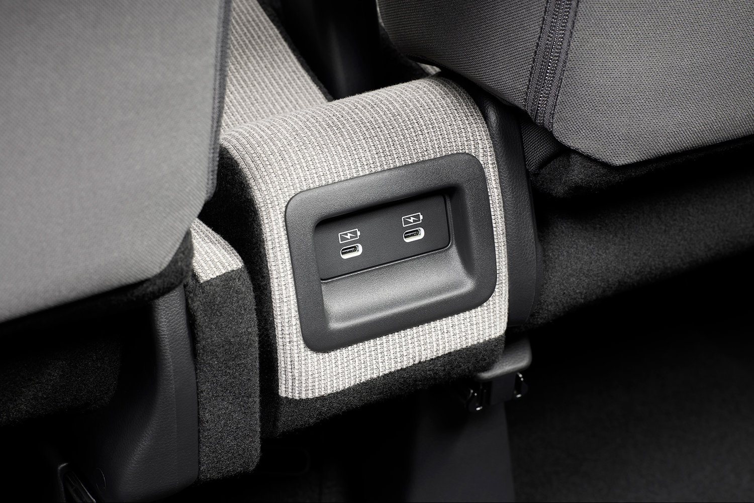 ホンダN-BOXのセンターUSBチャージャー 〜 画像16