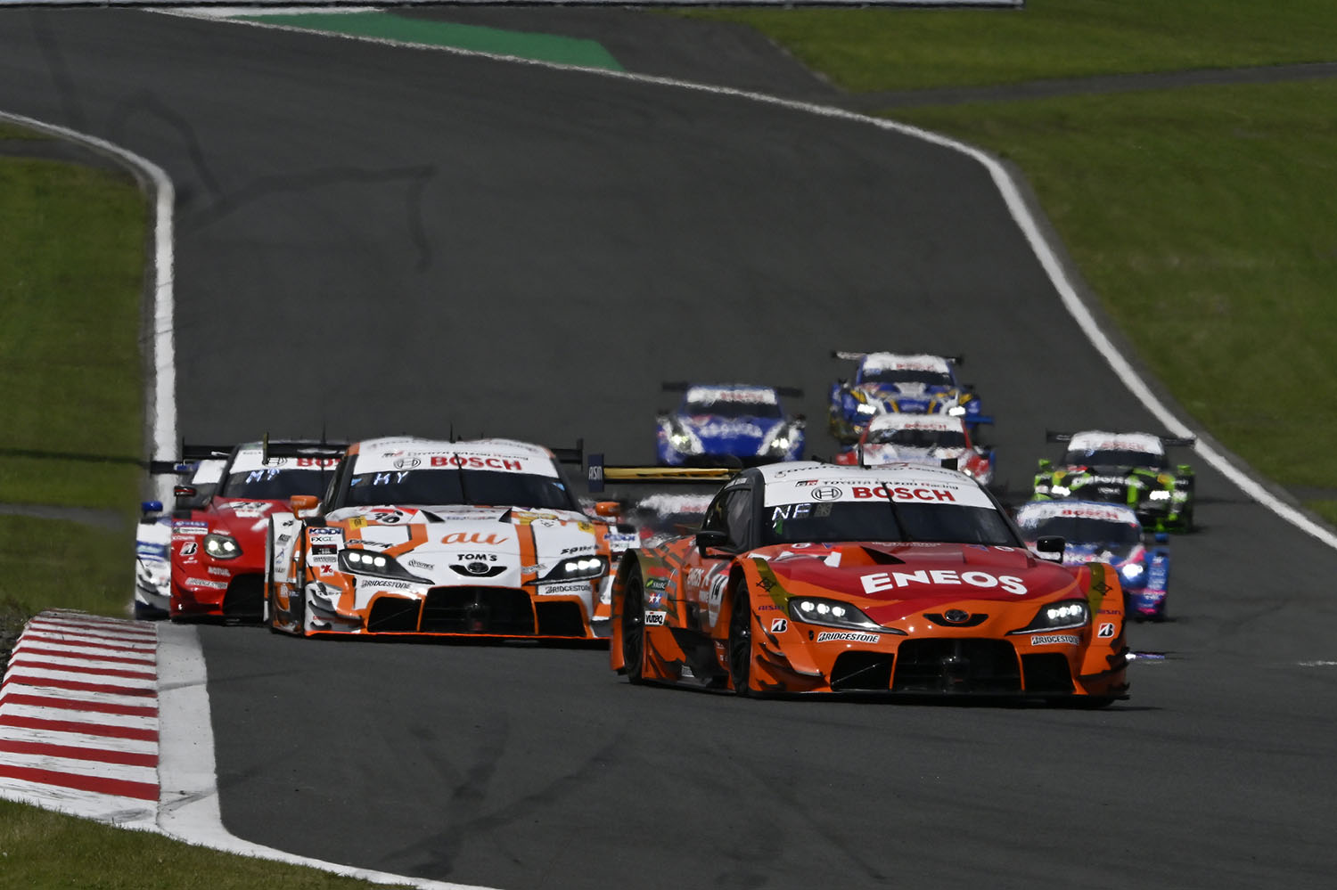 スーパーGTのレース風景