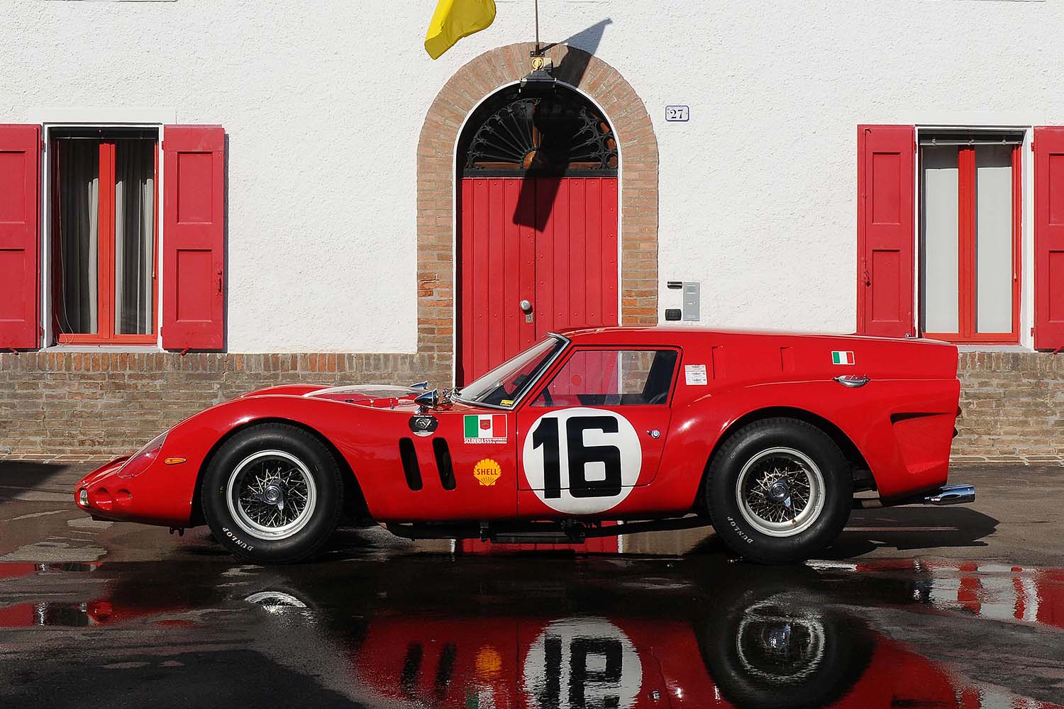 フェラーリ250GT SWB ブレッドバンのサイドビュー