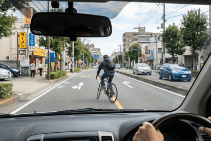 自転車での「あおり運転」も違反になる！　ベルを鳴らしまくったり蛇行したりビタ付けすると最悪50万円以下の罰金!!