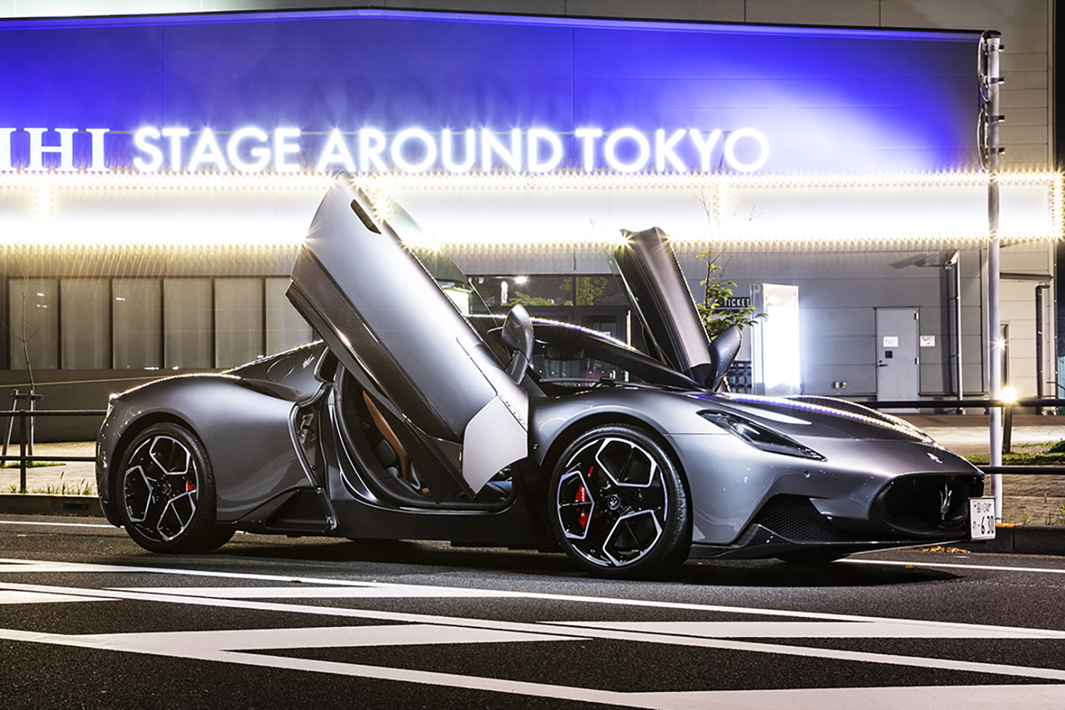 マセラティMC20のフロントスタイリング