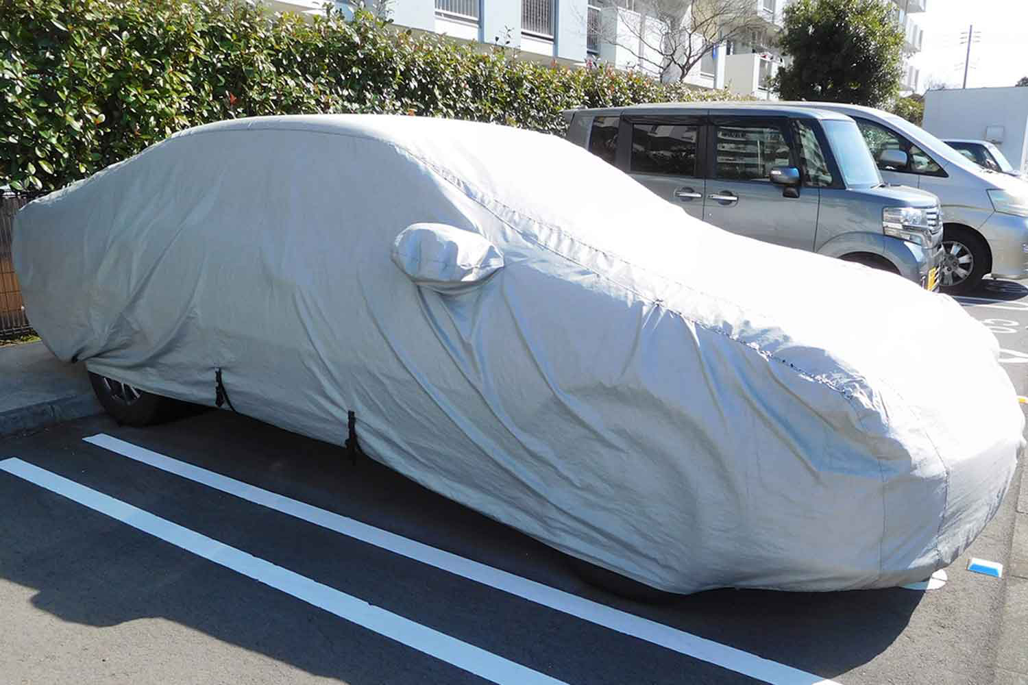 ボディカバーをかけて駐車する車両 〜 画像16