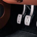 【画像】果たして7200万円の価値を見いだせるか？　フォードの庶民車「エスコート」を現代技術でレストモッドした「エスコートMk1 RS」の気になる中身 〜 画像16