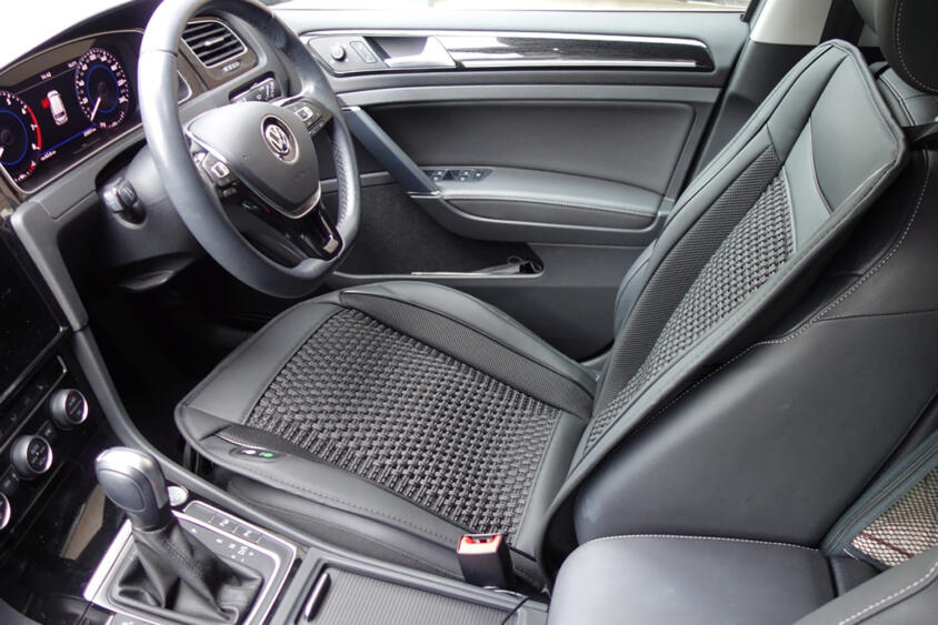高級車の装備であるシートの「エアベンチレーション」と同等の機能を後付けできる！　シートカバータイプを試してみたら快適すぎて猛暑ウェルカムだった