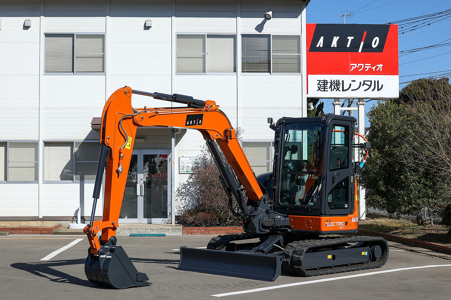 日立建機の電動ショベルが排出ガスゼロと高い静音性を実現
