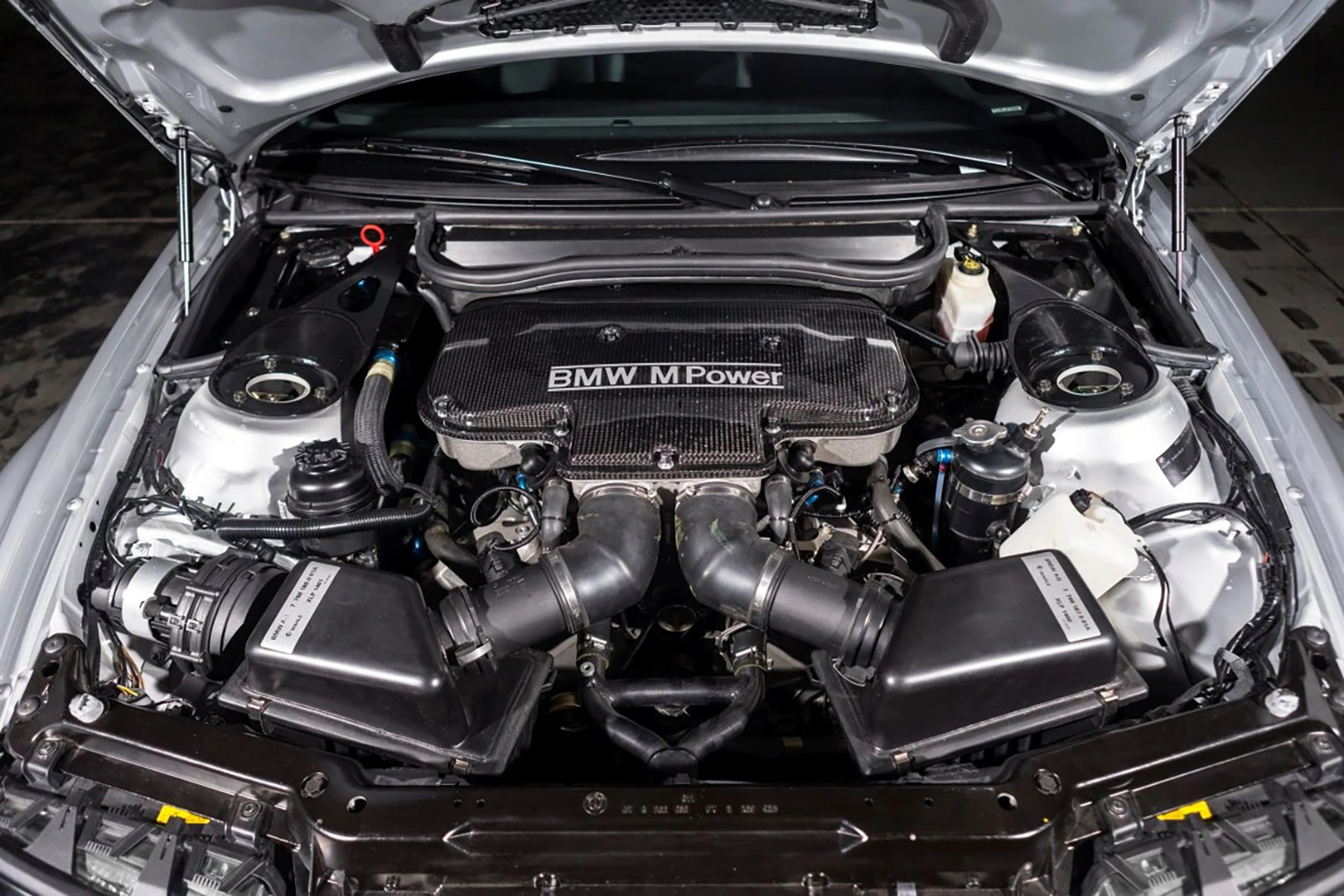 P60B40型4リッターV8エンジン