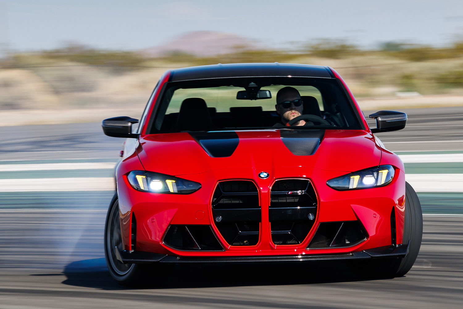 ドリフトするBMW M3 CS ハンドシャルター