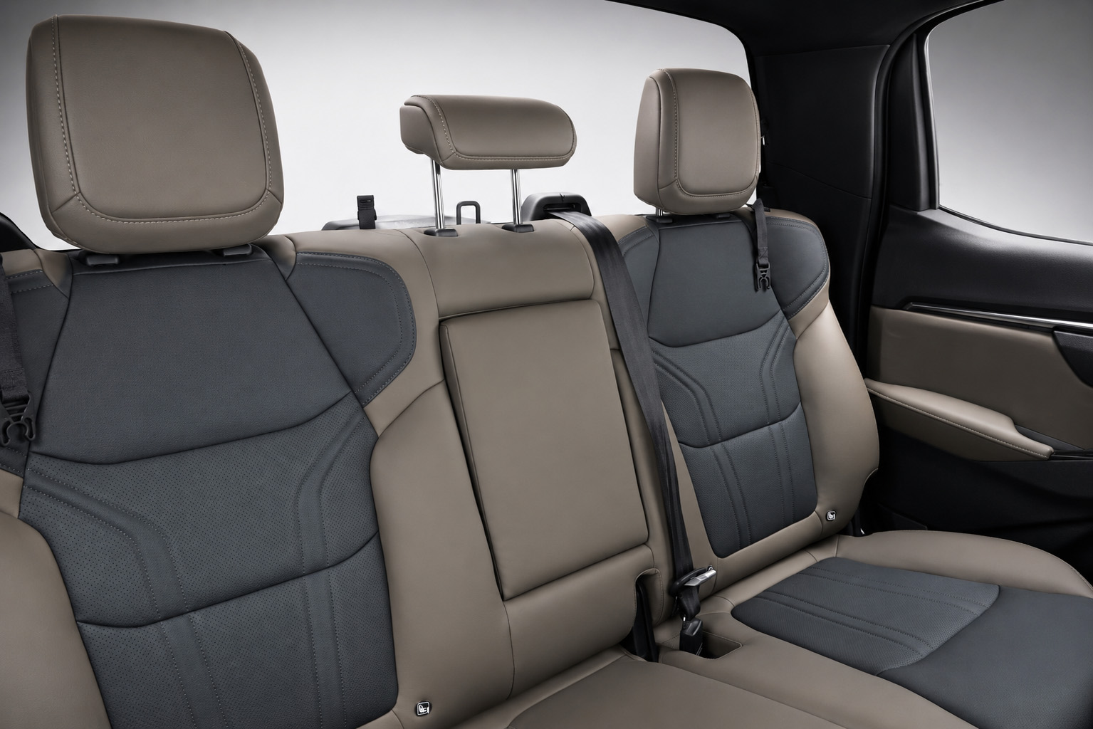 いすゞのピックアップ「D-MAX」の輸入販売が開始 〜 画像5