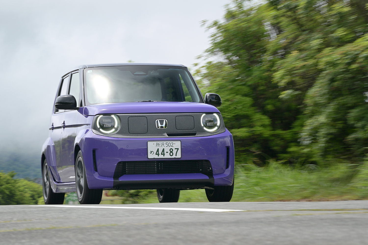 ホンダSuper-ONEのワインディング走行シーン