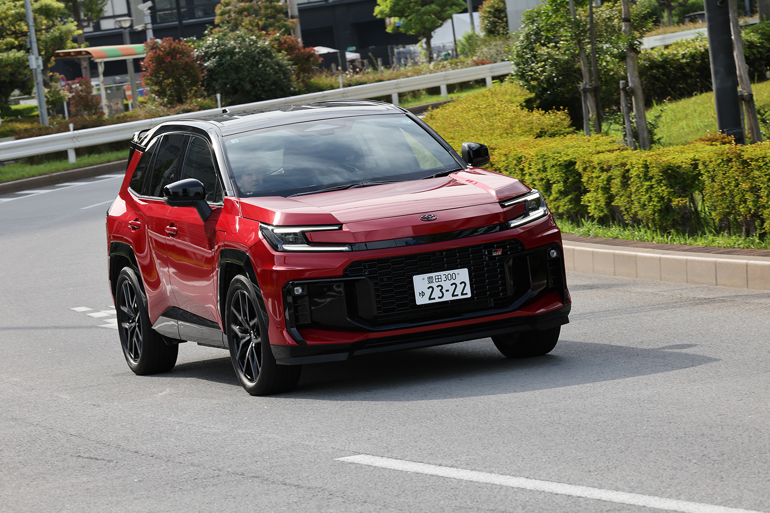 新型RAV4 PHEV GR SPORTの走行シーン 〜 画像55