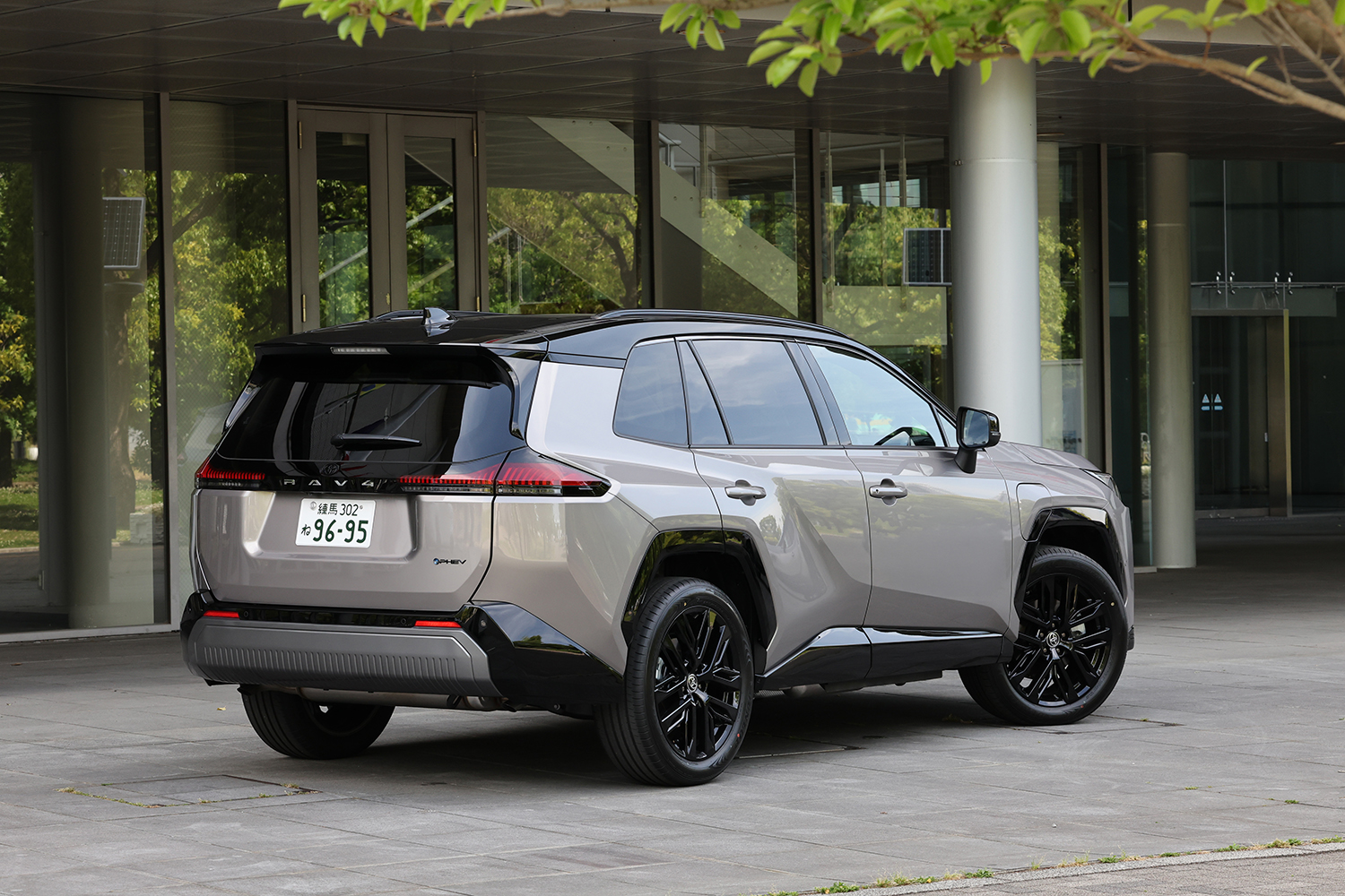 新型RAV4 PHEV Zグレードのリヤスタイリング 〜 画像8