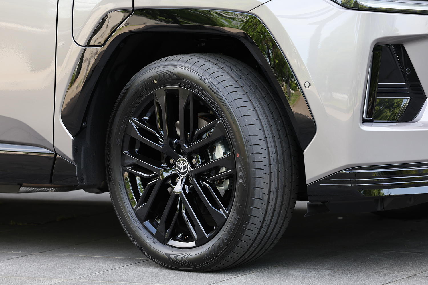 RAV4 PHEV Zグレードのタイヤ