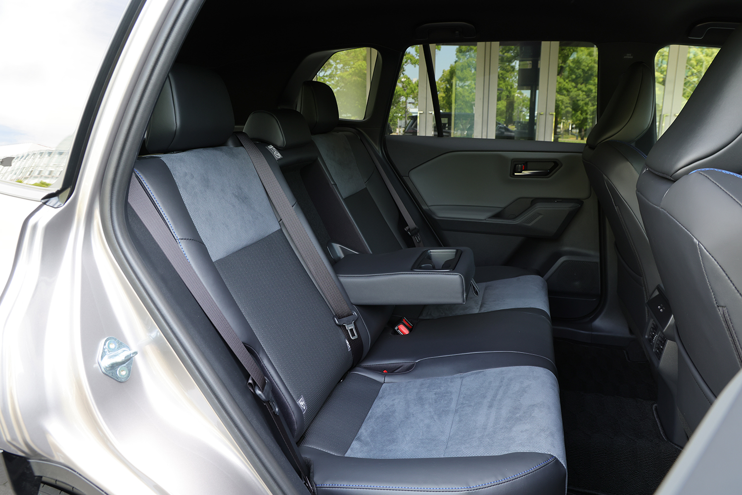 新型RAV4 PHEVのリヤシート