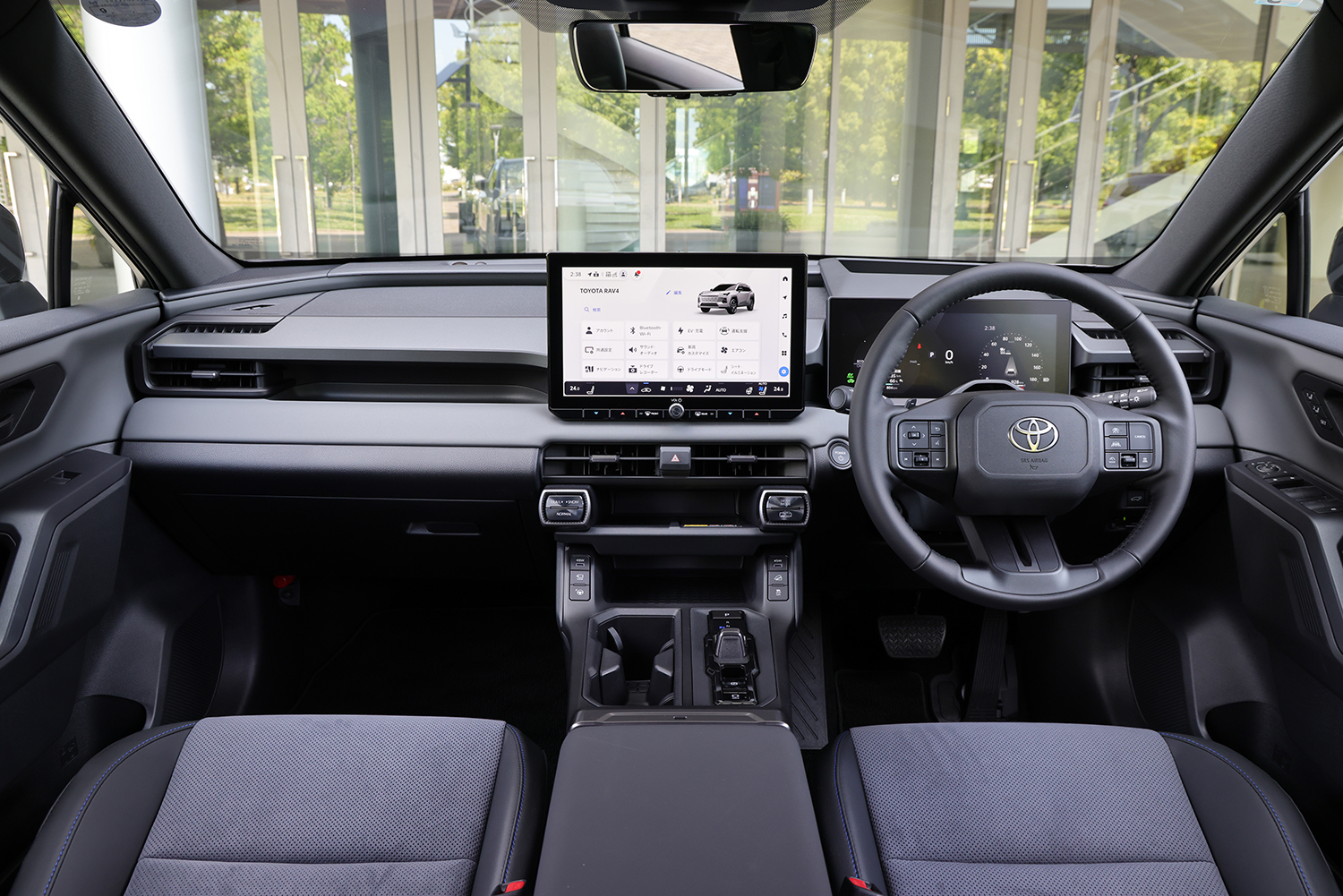 新型RAV4 PHEVのインストゥルメントパネル