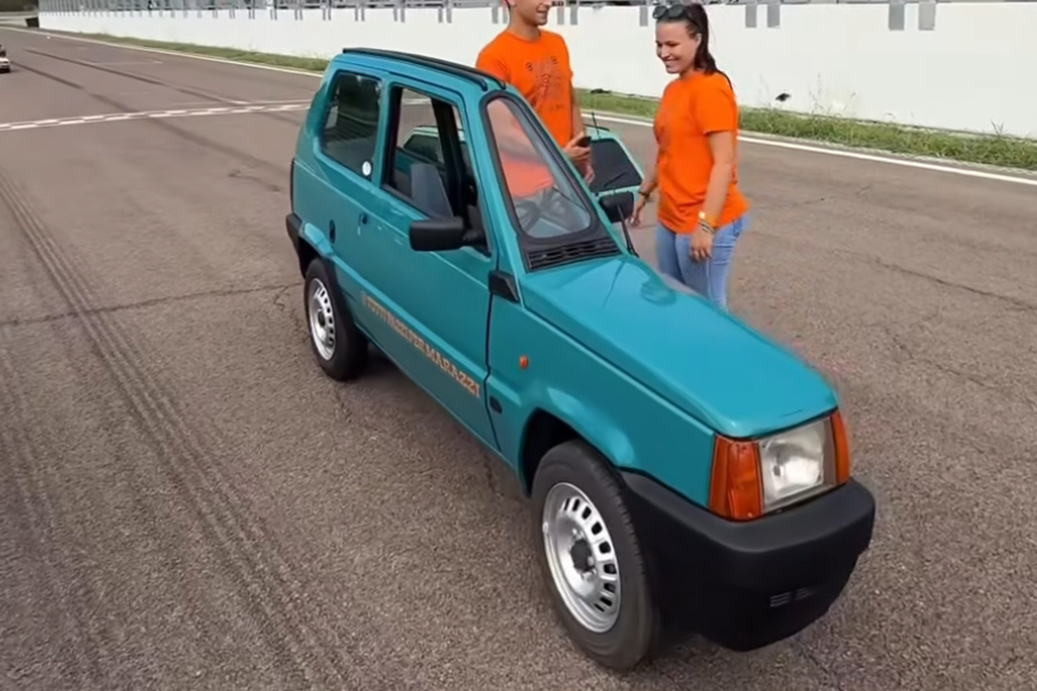 イタリア人ユーチューバーが作った車幅50センチのフィアット・パンダがいろいろヤバい 〜 画像1