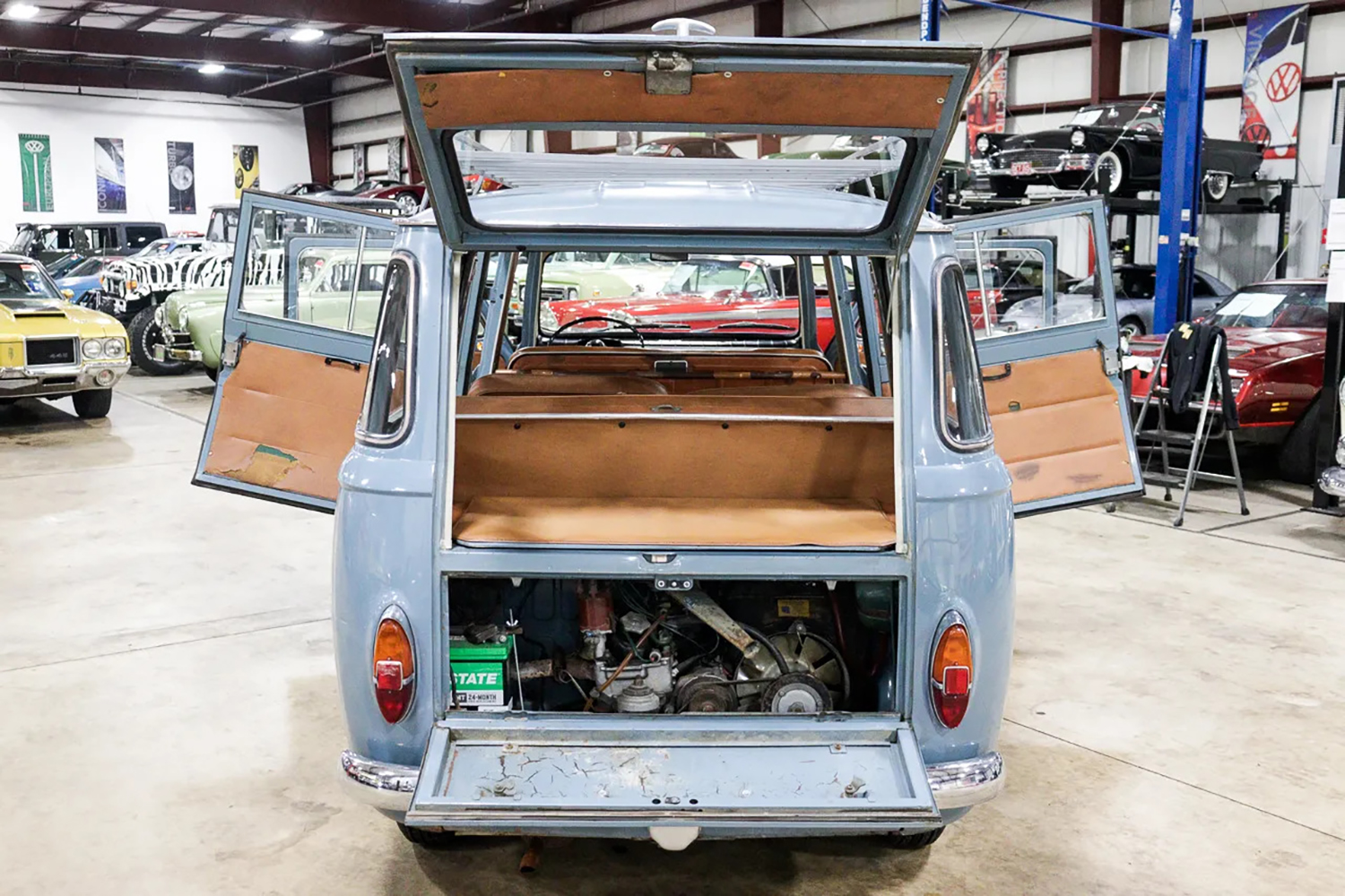 FIAT 850Tのエンジン