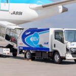 これまでディーゼル車だった空港内のカーゴトラックにEVを導入！　「ANA×いすゞ」の取り組みの狙いとは