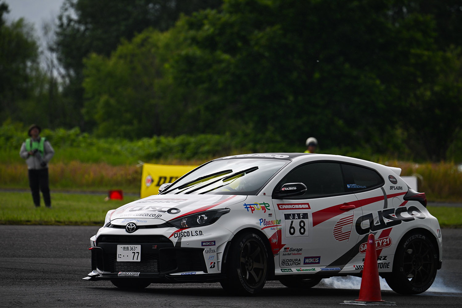 68号車「BS・クスコGRヤリス」