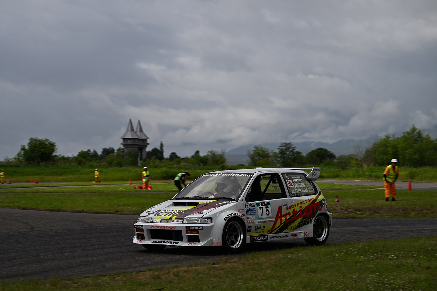 75号車「ADVANK1アクションシティ」