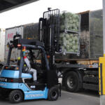 【画像】空荷のフォークリフトは一歩間違えれば凶器！　意外と知らない「爪」の扱い方とは 〜 画像1