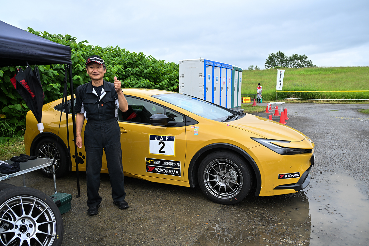 2号車「ADVAN徳工短ボミープリウス」鎌田 孝選手